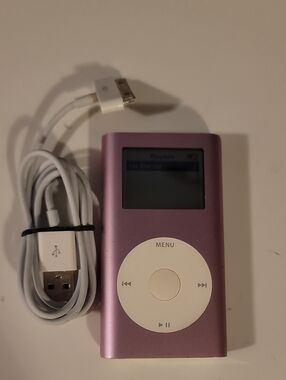 Apple Purple iPod Nano with White Click Wheel and USB Cable